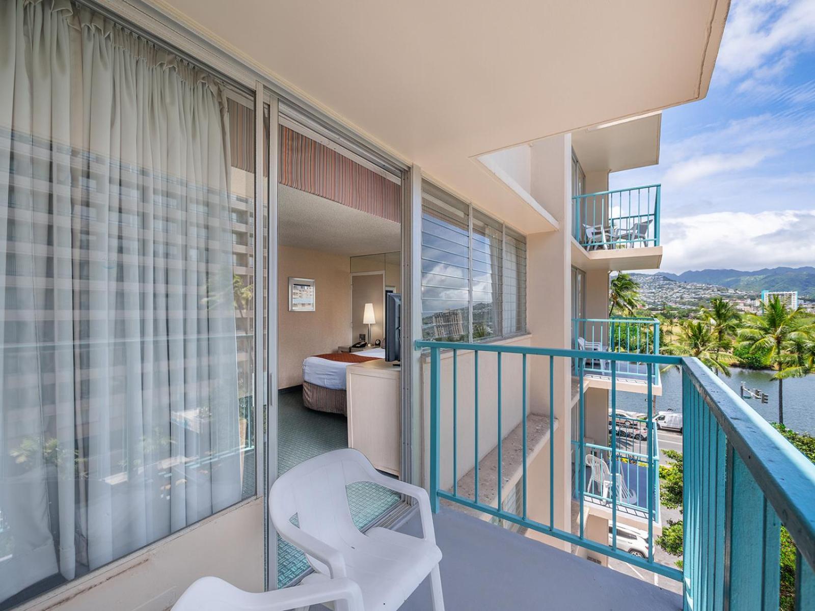 Aqua Aloha Surf Waikiki Aparthotel Exterior photo