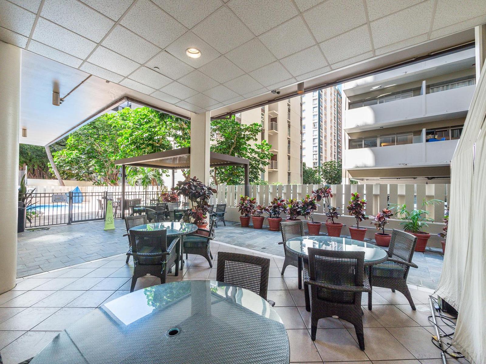 Aqua Aloha Surf Waikiki Aparthotel Exterior photo